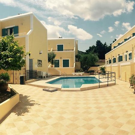 Esperides Maisonettes Agia Marina  Buitenkant foto
