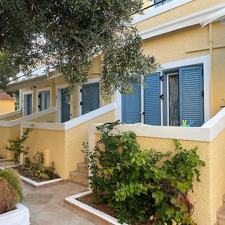 Esperides Maisonettes Agia Marina  Buitenkant foto