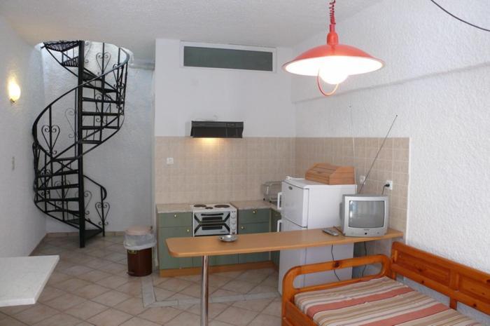 Esperides Maisonettes Agia Marina  Buitenkant foto