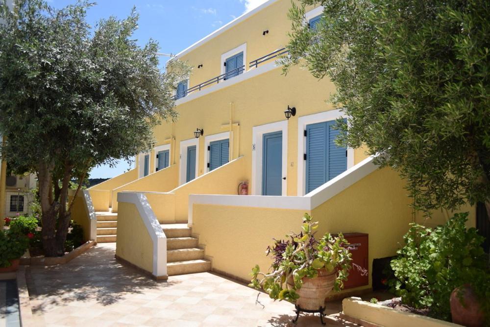 Esperides Maisonettes Agia Marina  Buitenkant foto