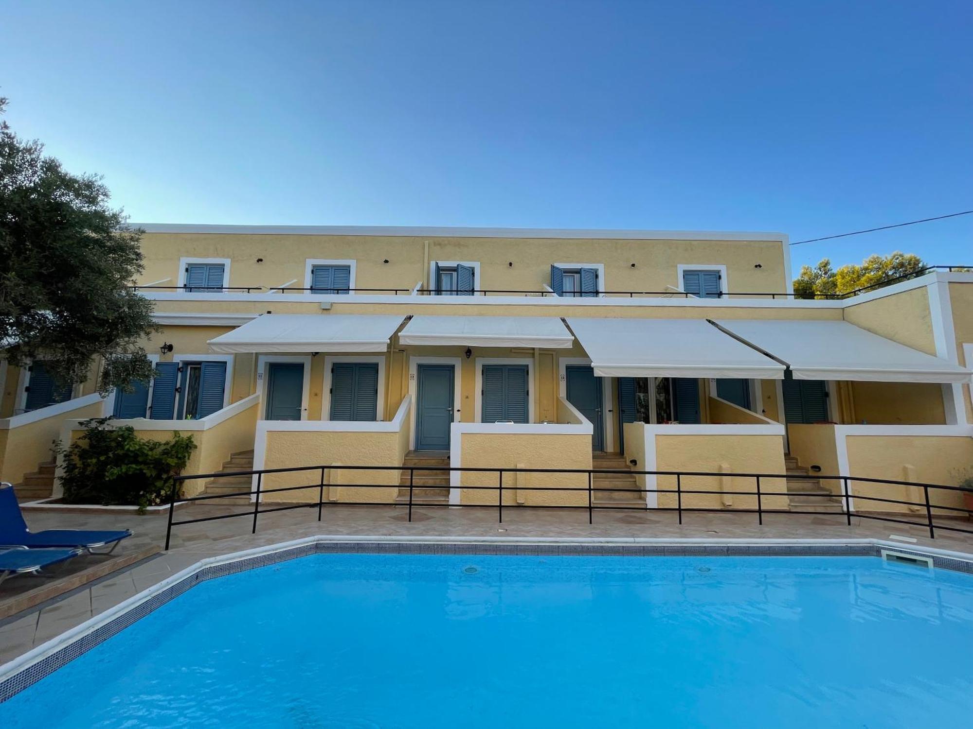 Esperides Maisonettes Agia Marina  Buitenkant foto