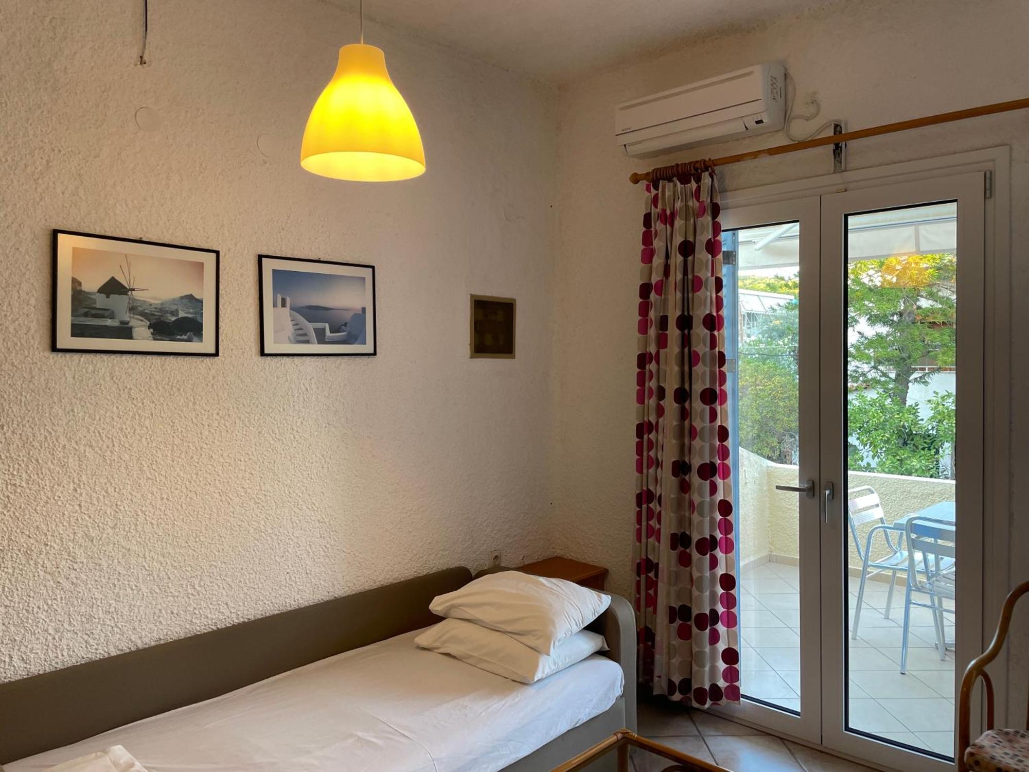 Esperides Maisonettes Agia Marina  Buitenkant foto