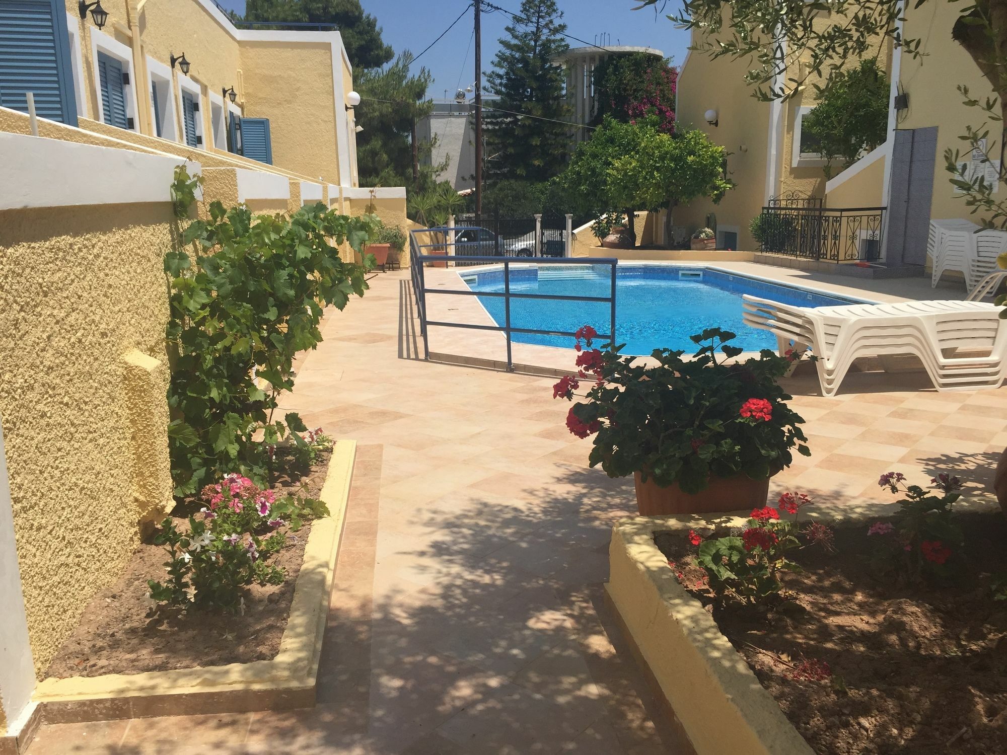 Esperides Maisonettes Agia Marina  Buitenkant foto
