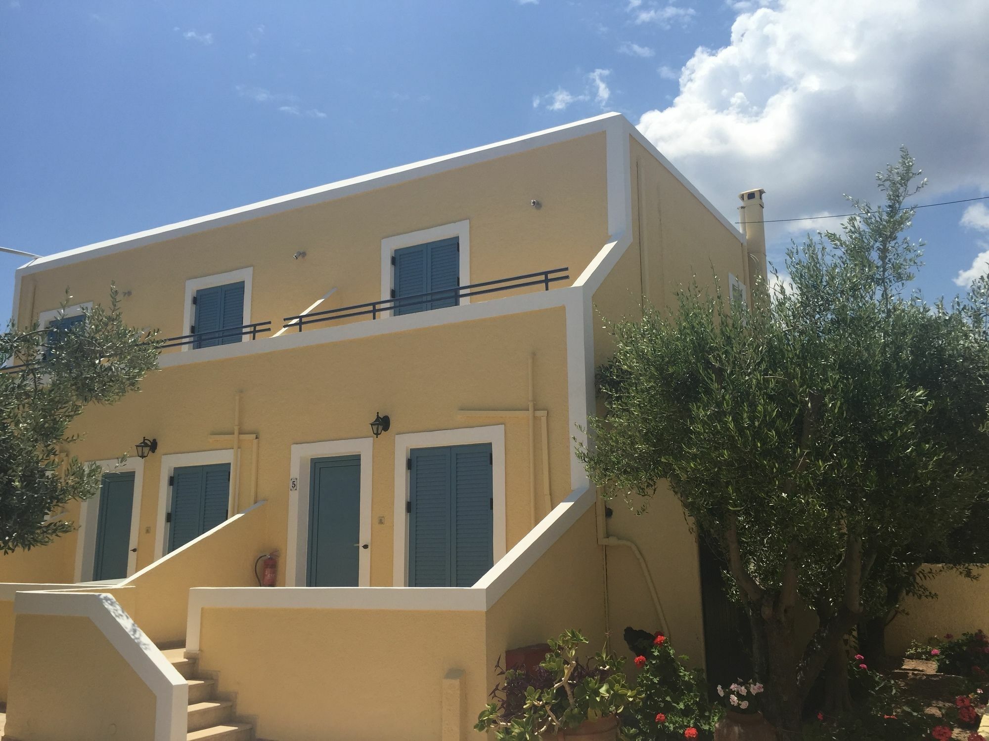 Esperides Maisonettes Agia Marina  Buitenkant foto
