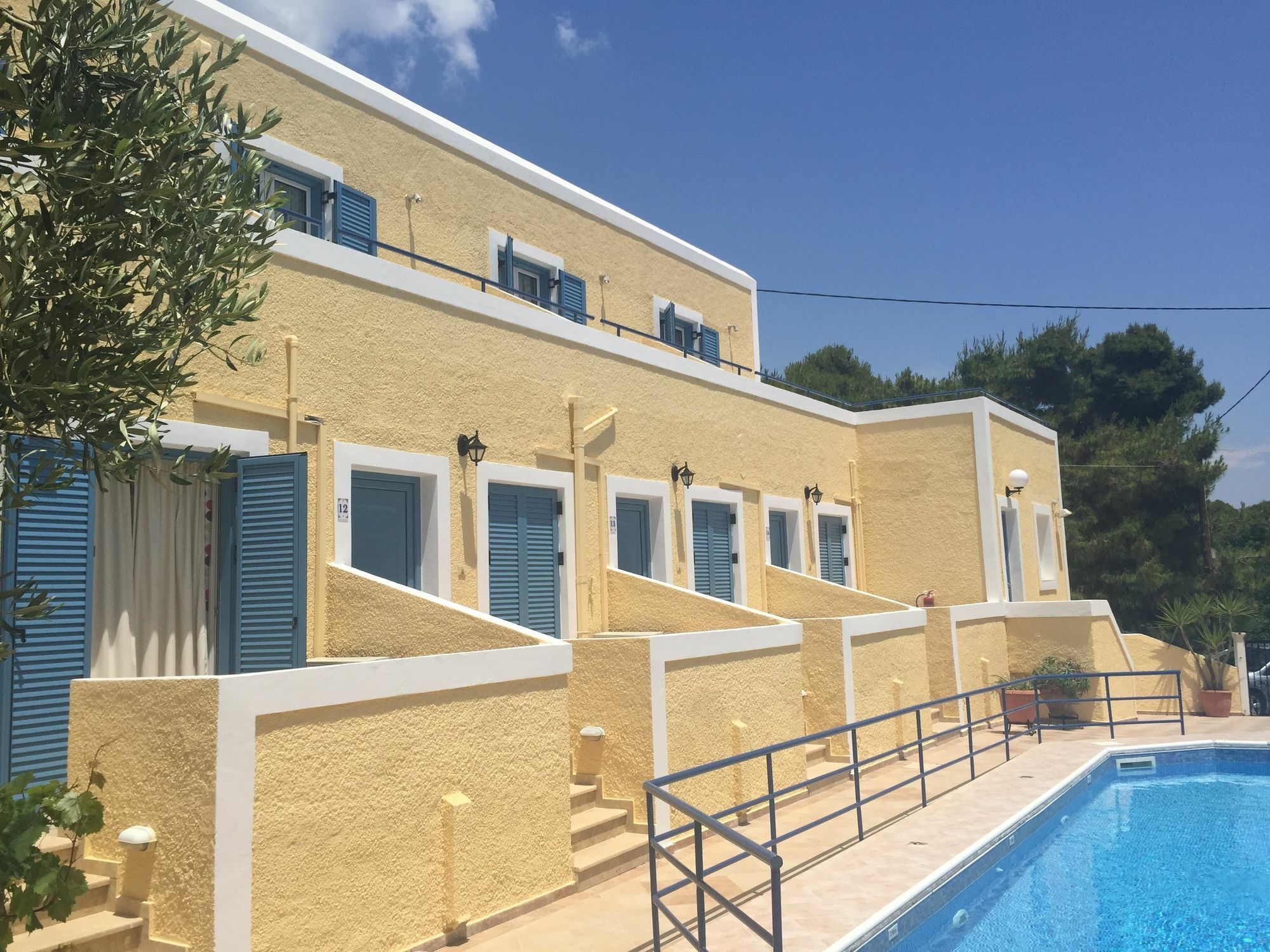 Esperides Maisonettes Agia Marina  Buitenkant foto