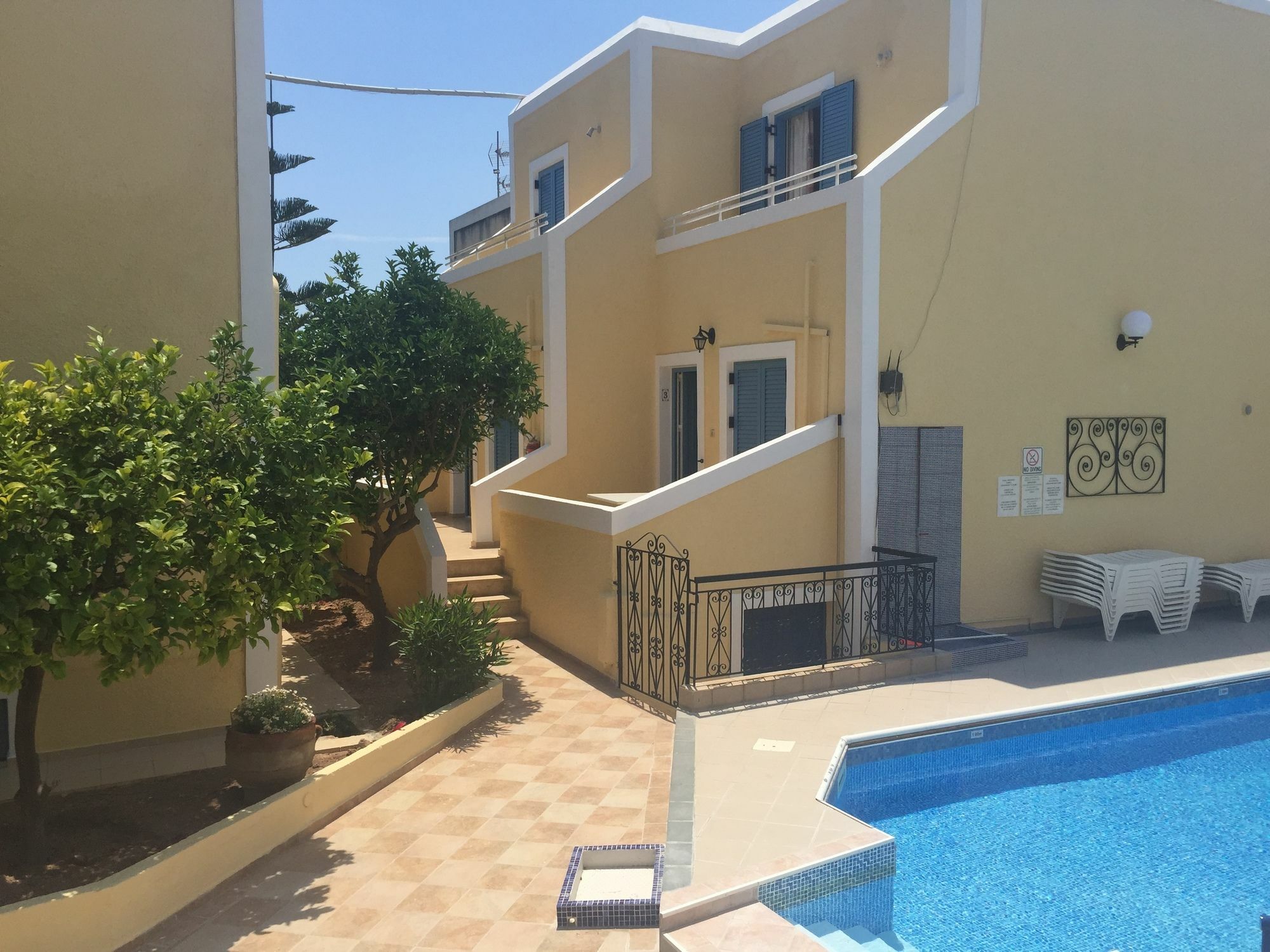 Esperides Maisonettes Agia Marina  Buitenkant foto