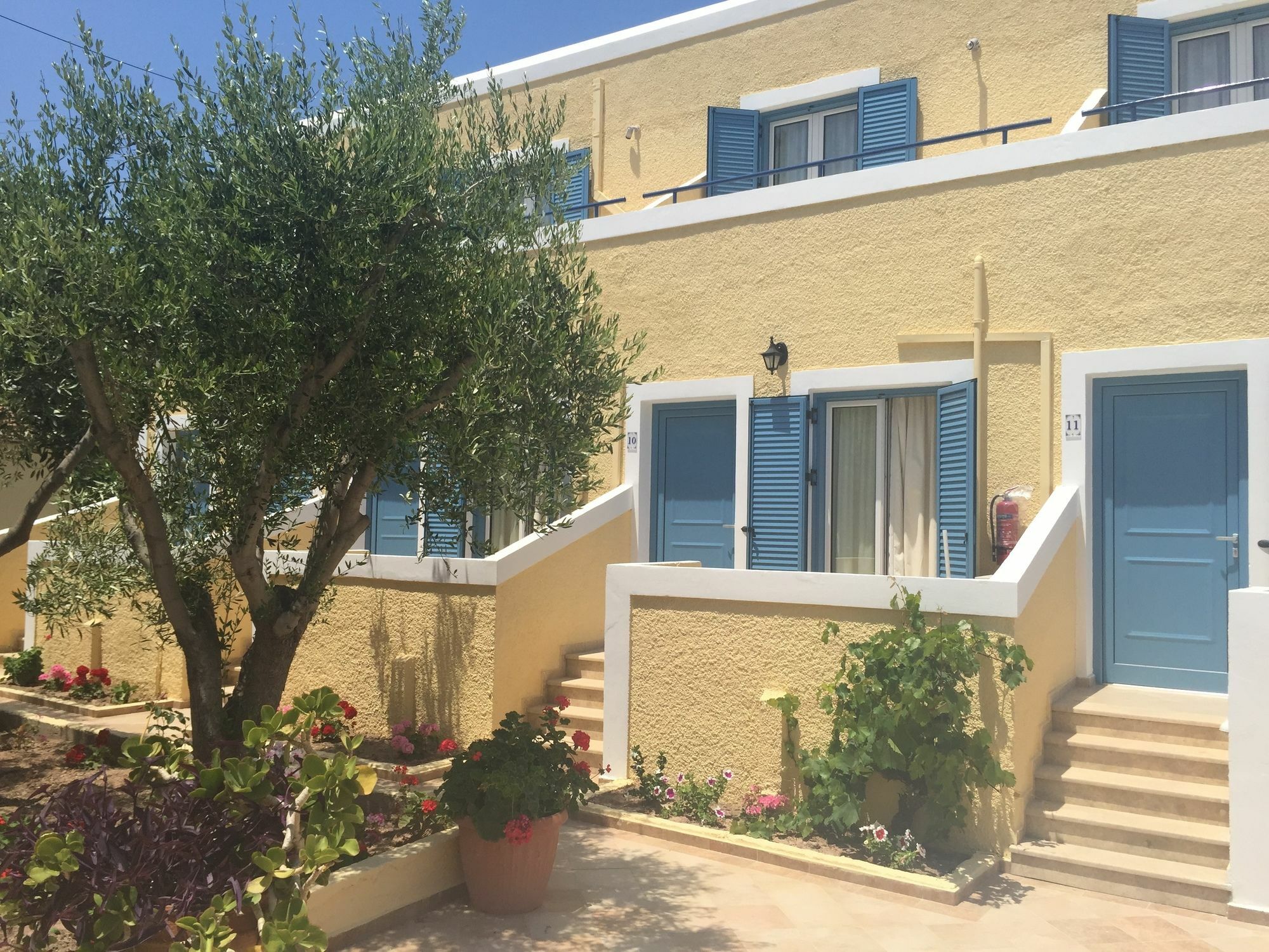 Esperides Maisonettes Agia Marina  Buitenkant foto