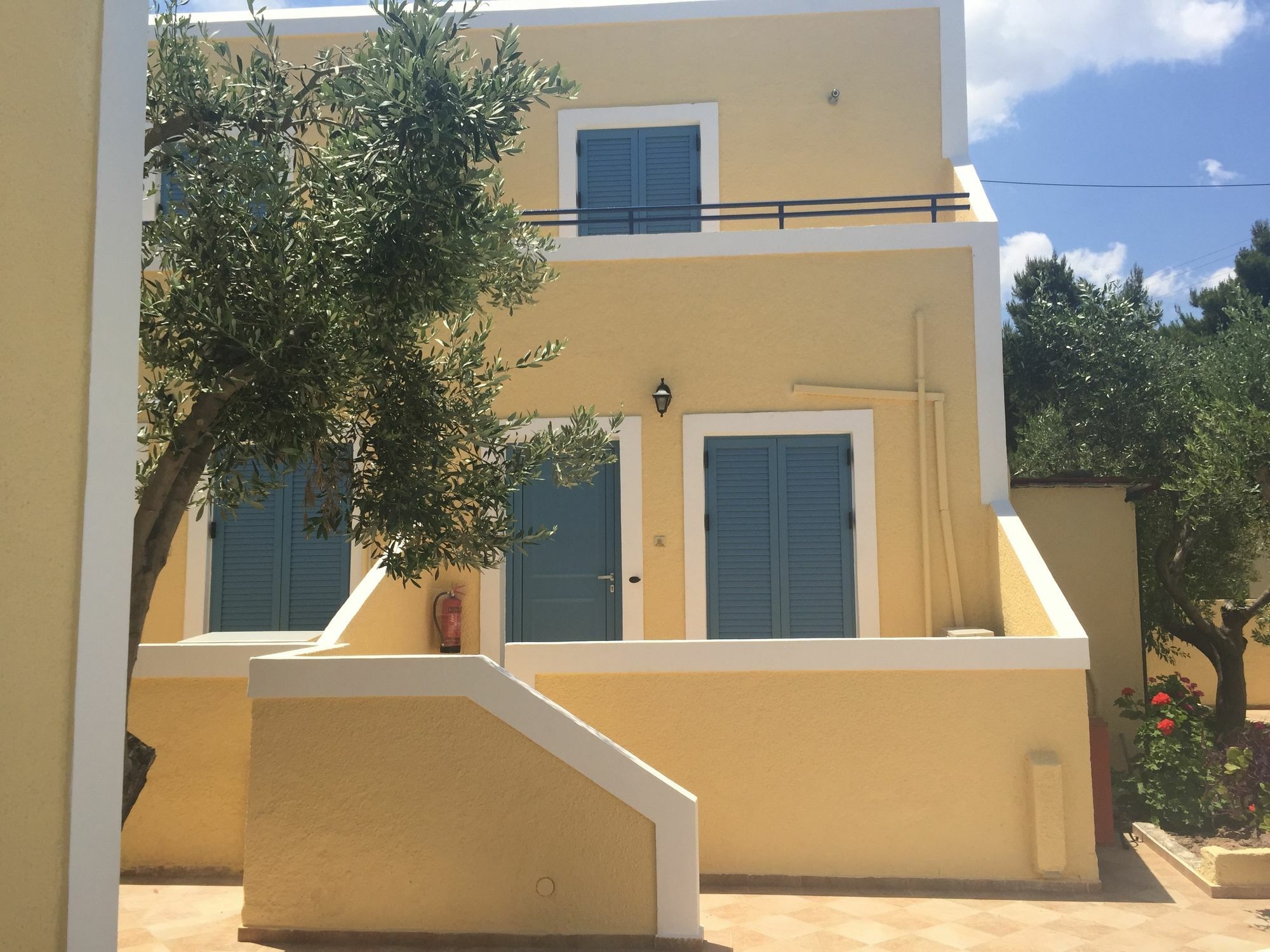 Esperides Maisonettes Agia Marina  Buitenkant foto